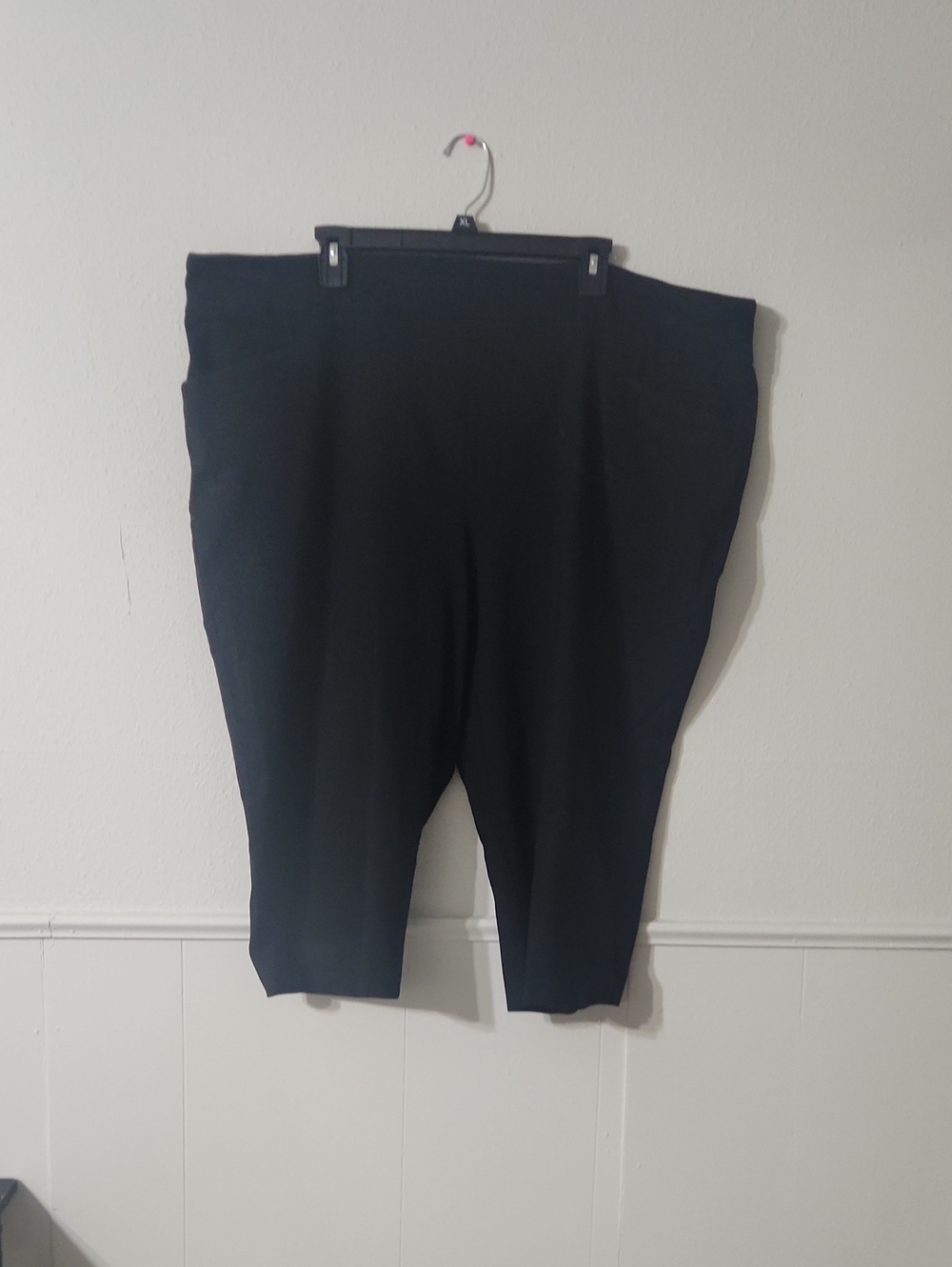 Terra & Sky Black Cropped Stretch Ponte Capri Pants